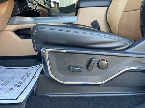 Used 2023 Ford F250 Lariat w/ Tow Technology Package image 12