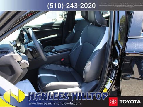 Used 2025 Toyota Camry SE FWD image 12