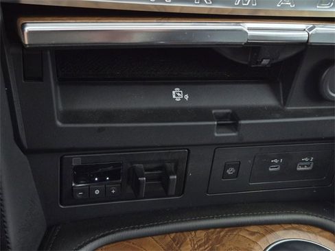 Certified 2022 Nissan Armada SL image 43