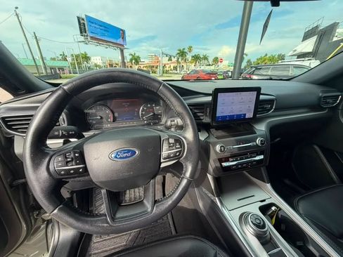 Used 2020 Ford Explorer XLT w/ Equipment Group 202A RWD image 13