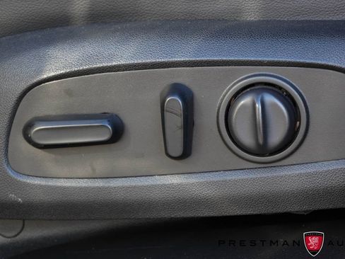 Used 2021 Chevrolet Traverse LT w/ LT Premium Package image 27