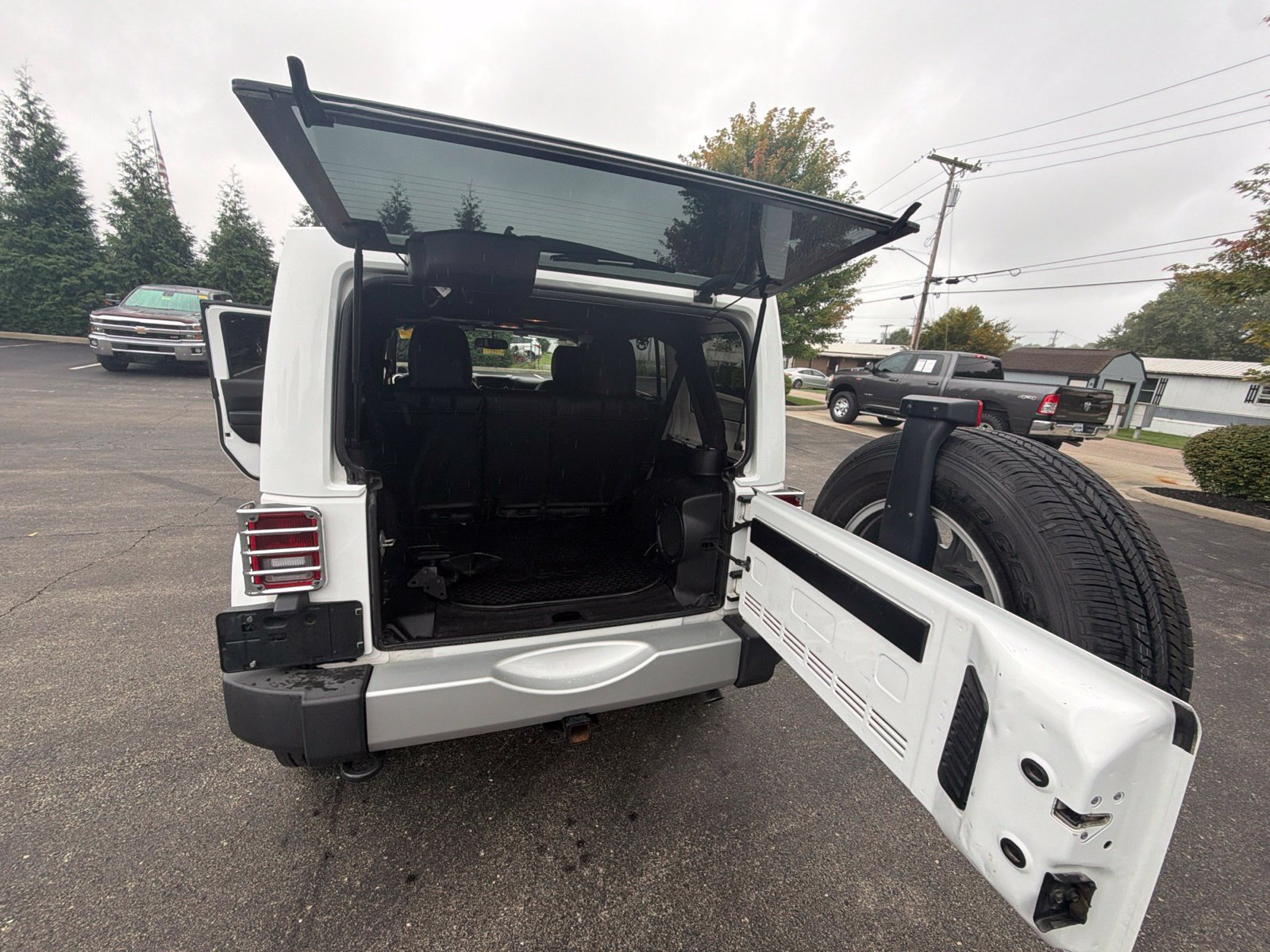 Used 2013 Jeep Wrangler Unlimited Sahara w/ Mopar Chrome Edition Group AWD/4WD image 23