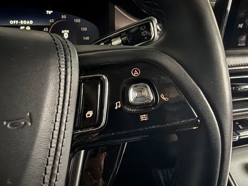 Used 2022 Lincoln Aviator AWD w/ Premium Package image 16