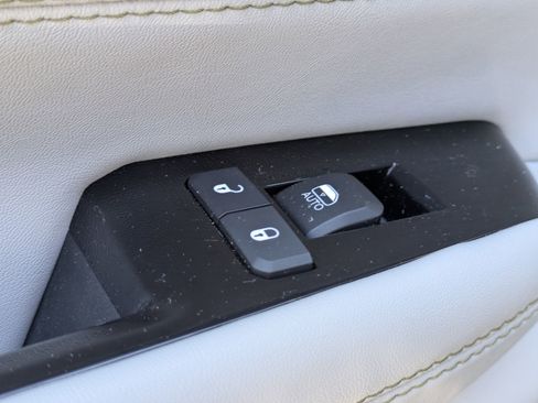 Used 2023 Jeep Wagoneer 4WD w/ Premium Group I image 28
