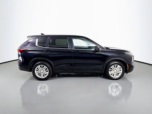 Used 2023 Mitsubishi Outlander ES image 11
