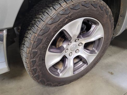 Used 2019 RAM 1500 Laramie image 31