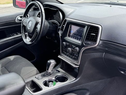 Used 2020 Jeep Grand Cherokee Laredo image 25