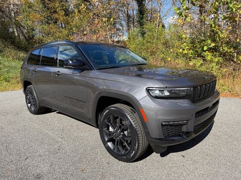 New 2025 Jeep Grand Cherokee L Limited w/ Trailer Tow Package image 5