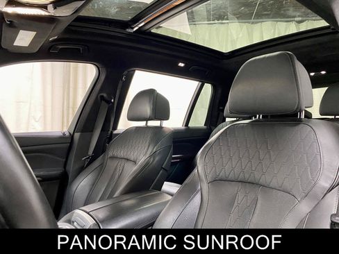 Used 2021 BMW X7 M50i w/ Executive Package AWD/4WD image 17