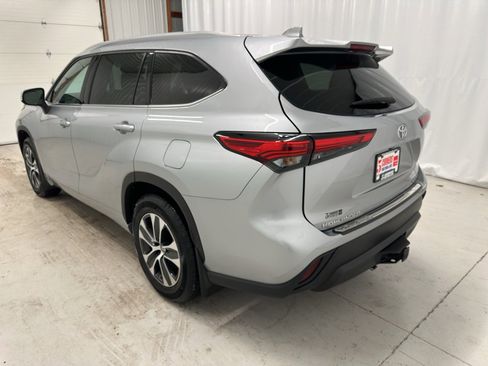 Used 2022 Toyota Highlander XLE image 12
