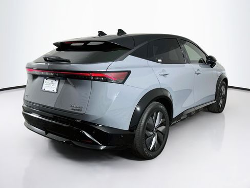Used 2024 Nissan Ariya AWD image 9