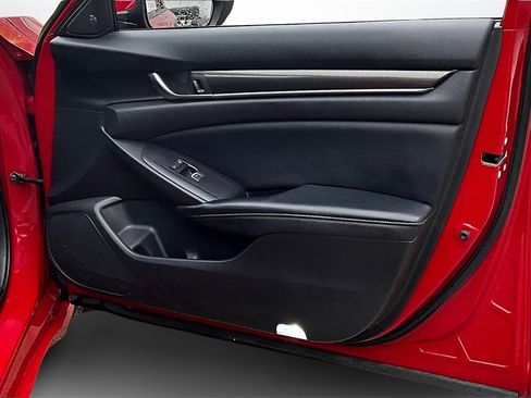 Used 2018 Honda Accord Sport image 26