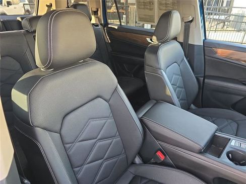 Used 2025 Volkswagen Atlas SE FWD image 22