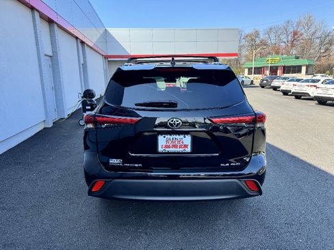 Used 2023 Toyota Highlander XLE image 6