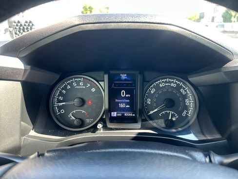 Used 2018 Toyota Tacoma TRD Off-Road w/ Technology Package AWD/4WD image 19