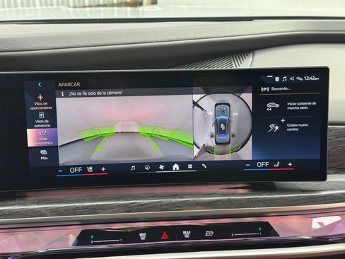 Used 2024 BMW i7 xDrive60 w/ Premium Package image 30