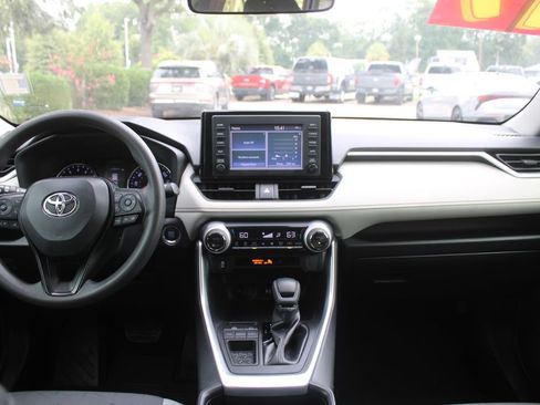 Used 2019 Toyota RAV4 XLE FWD image 23