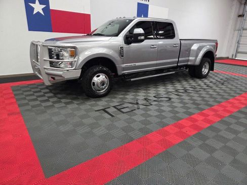 Used 2020 Ford F350 Lariat w/ Lariat Value Package AWD/4WD image 2