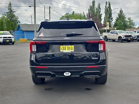 Used 2025 Ford Explorer ST-Line w/ ST-Line Street Pack AWD/4WD image 8