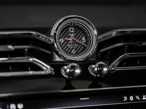 Used 2024 Bentley Bentayga Azure V8 image 35