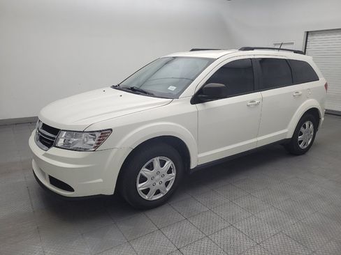 Used 2019 Dodge Journey SE FWD image 2