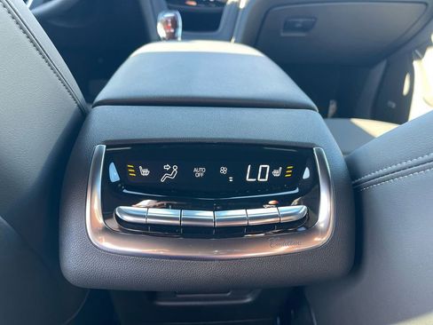 Used 2024 Cadillac XT6 Premium Luxury image 14
