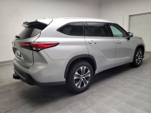 Used 2022 Toyota Highlander XLE FWD image 10