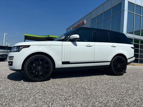 Used 2017 Land Rover Range Rover HSE image 2