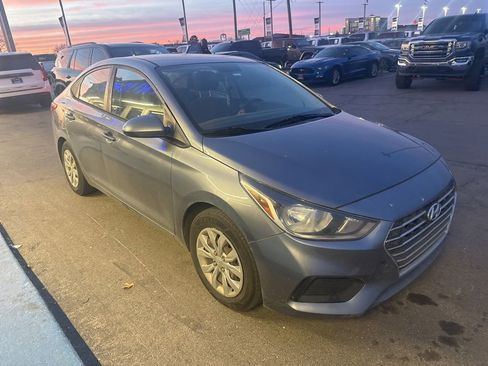 Used 2020 Hyundai Accent SE image 1