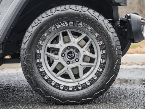 Used 2018 Jeep Wrangler Unlimited Sahara w/ Dual Top Group image 18