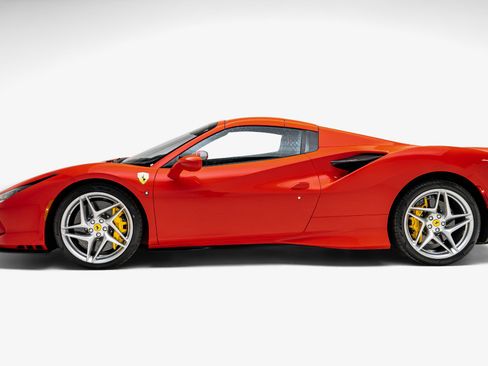Used 2022 Ferrari F8 Tributo RWD image 9
