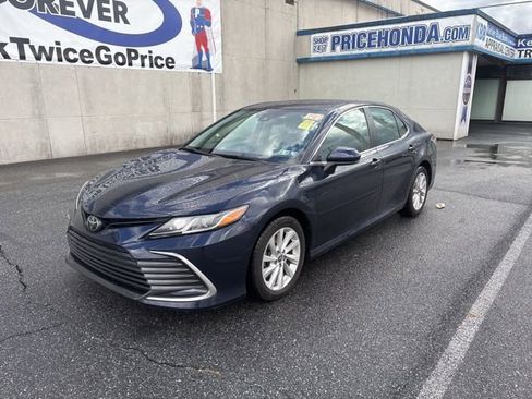 Used 2022 Toyota Camry LE image 4