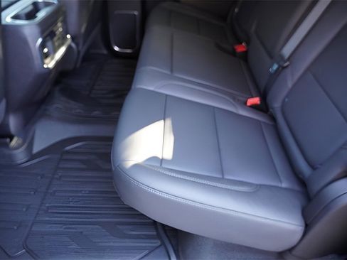 New 2026 GMC Sierra 1500 SLT image 23