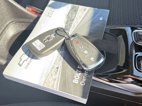 Used 2023 Chevrolet Bolt EUV LT image 35
