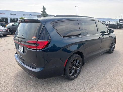 Used 2023 Chrysler Pacifica Touring-L w/ S Appearance Package AWD/4WD image 5