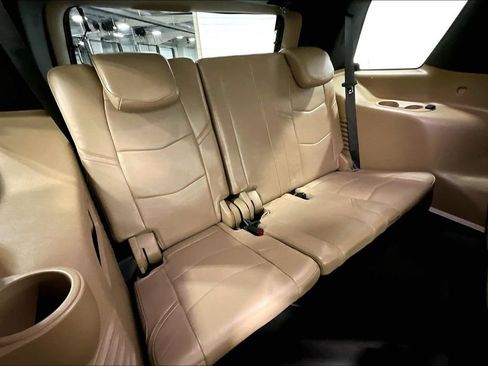 Used 2018 Cadillac Escalade Platinum AWD/4WD image 34