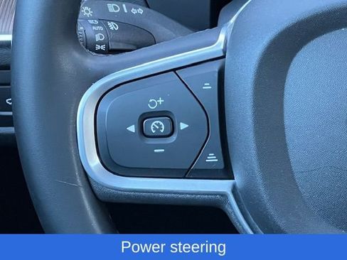 Used 2022 Volvo XC60 B5 Momentum w/ Protection Package Premier image 24