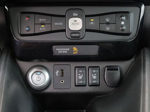 Used 2018 Nissan Leaf SV w/ SV Technology Package FWD image 36