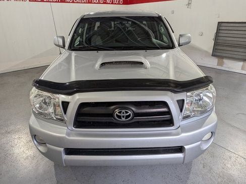 Used 2005 Toyota Tacoma PreRunner image 2