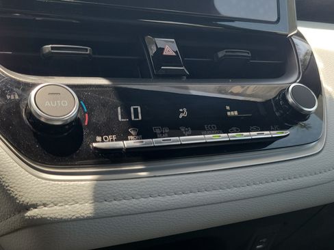 Used 2025 Toyota Corolla SE FWD image 25