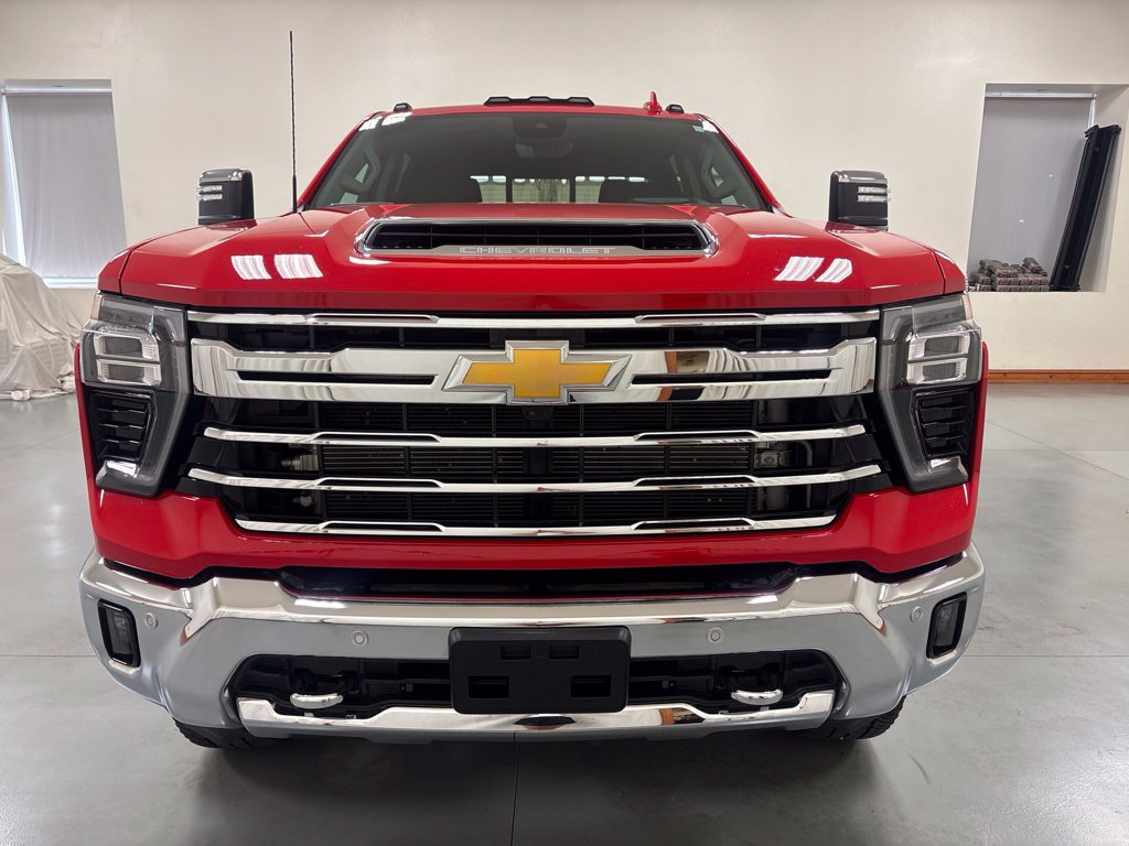 Used 2024 Chevrolet Silverado 3500 LTZ w/ LTZ Plus Package AWD/4WD image 3