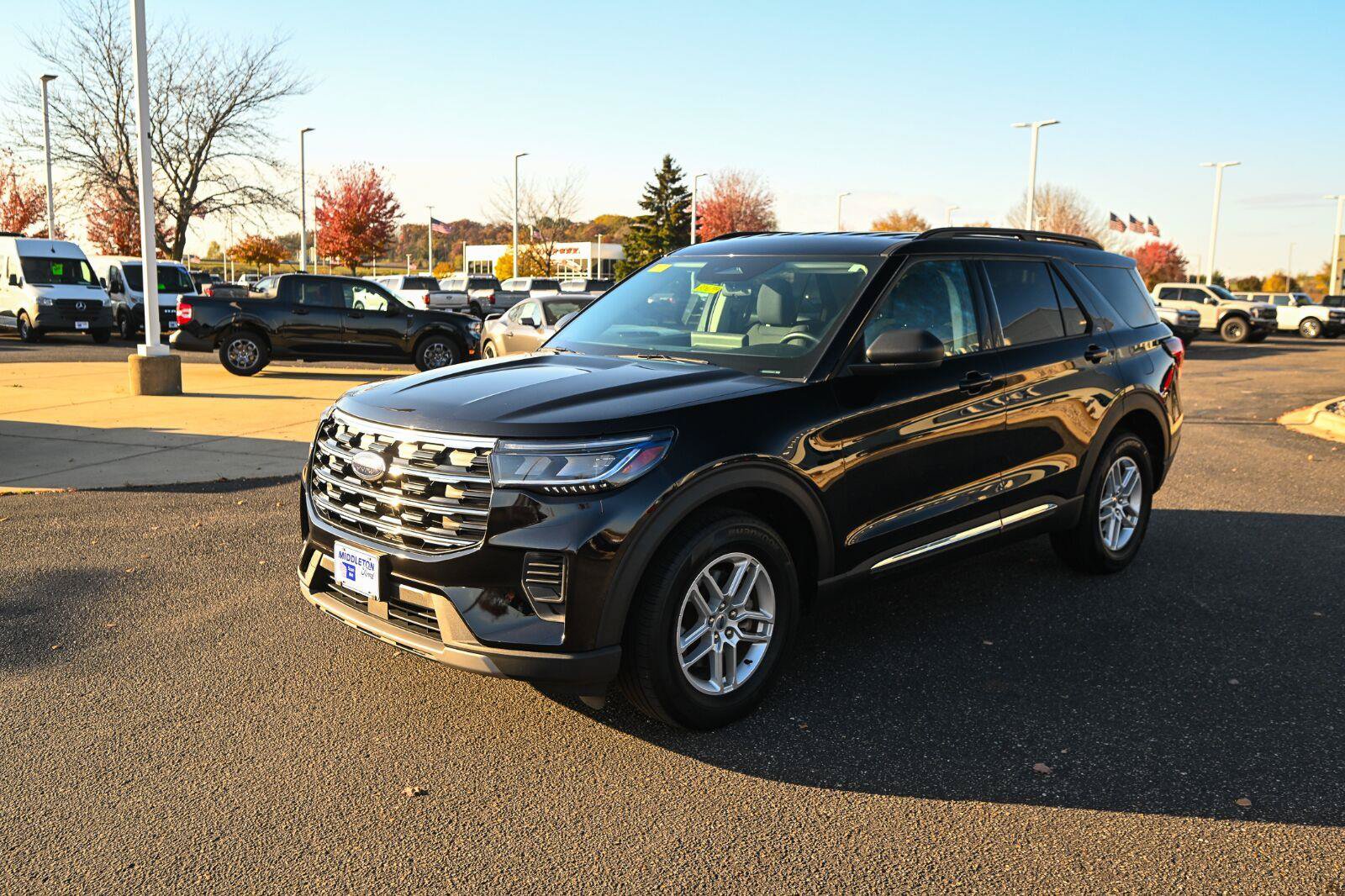 Used 2025 Ford Explorer Active AWD/4WD image 9