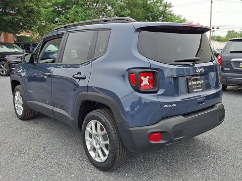 Used 2023 Jeep Renegade Latitude w/ Sun/Sound Group AWD/4WD image 7