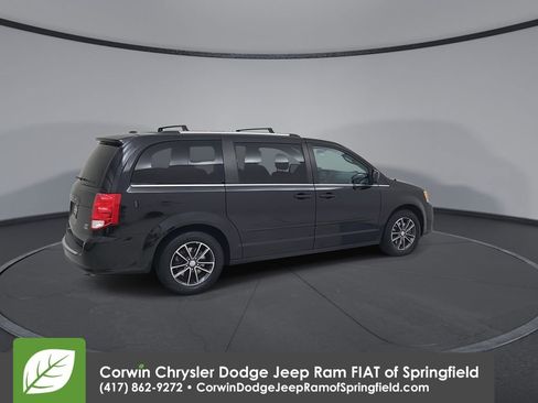 Certified 2017 Dodge Grand Caravan SXT image 17