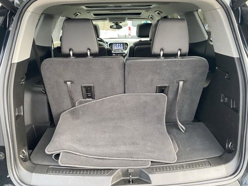 Used 2023 GMC Acadia SLT w/ Elevation Edition image 12