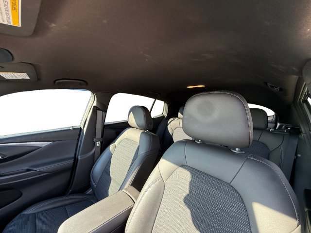 Used 2025 Buick Envista Preferred FWD image 25