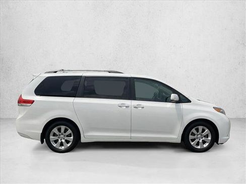 Used 2012 Toyota Sienna XLE AWD/4WD image 14