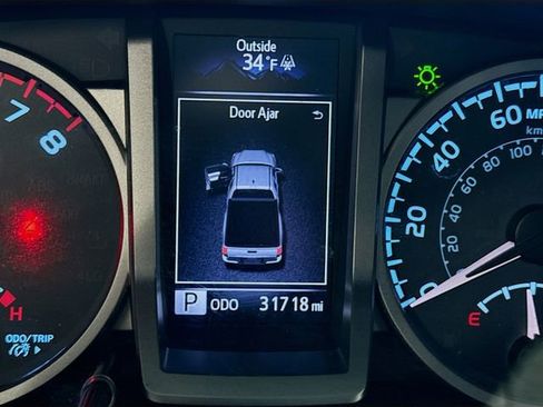 Used 2017 Toyota Tacoma SR5 w/ Tow Package image 12