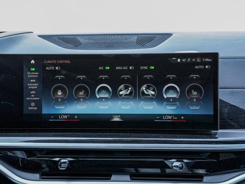 Used 2023 BMW X7 M60i image 14