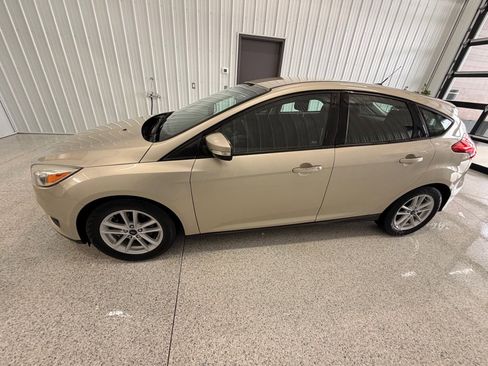 Used 2017 Ford Focus SE image 4